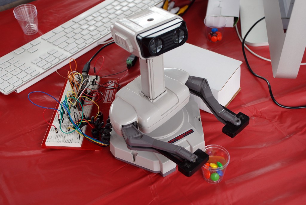 2013-09-14 25 Nintendo ROB Portland Mini Maker Faire